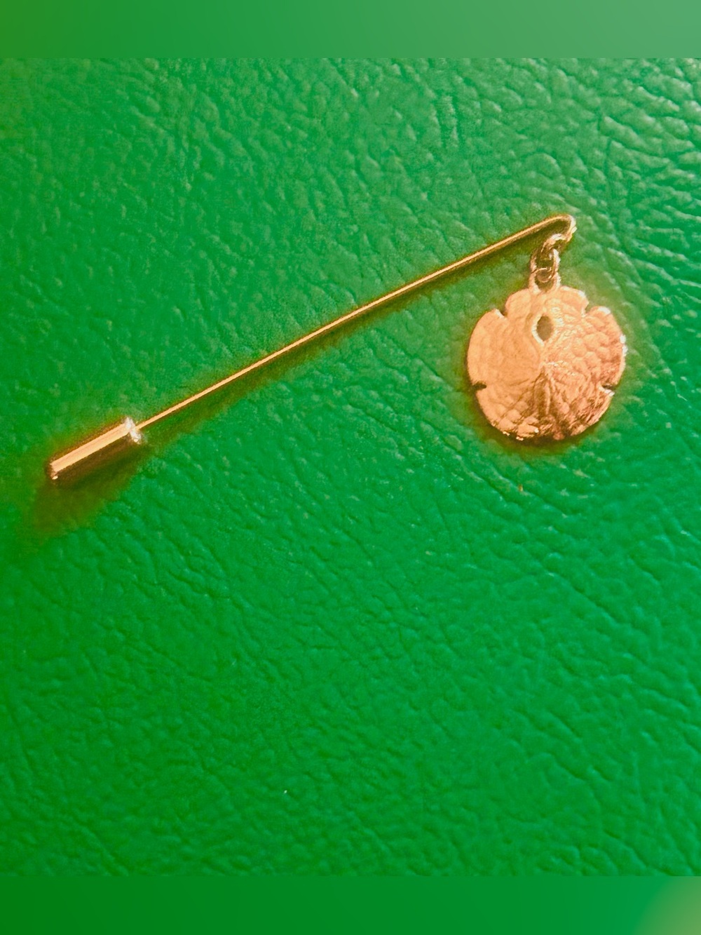 Vinrage 1980s Gold Tone Sand Dollar Stick Pin/Brooch